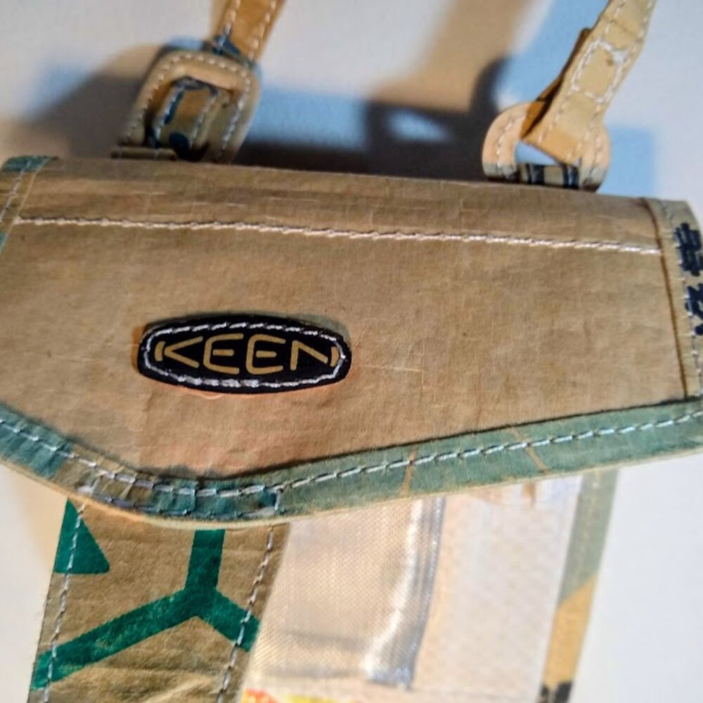 KEEN rare paper card wallet/crossbody bag - Picture 2 of 15